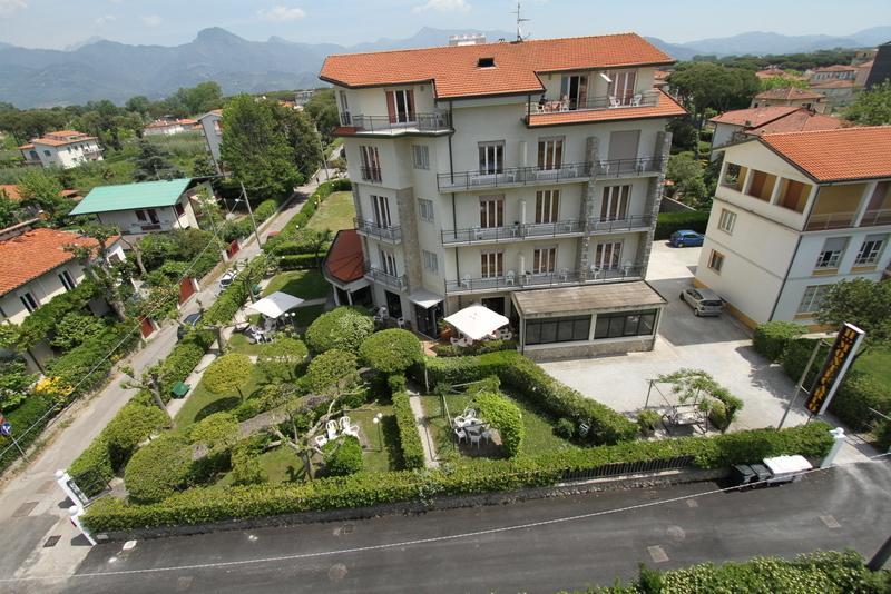 Hotel Montecarlo Lido di Camaiore Eksteriør billede